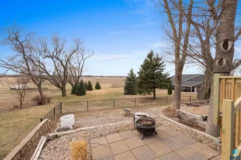 Exterior - 1409 Splitrock Blvd, Brandon, SD 57005 photo 2 of 8