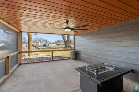 Exterior - 1409 Splitrock Blvd, Brandon, SD 57005 photo 6 of 8