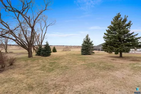 Exterior - 1409 Splitrock Blvd, Brandon, SD 57005 photo 4 of 8