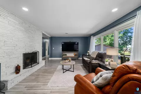 Living - 1409 Splitrock Blvd, Brandon, SD 57005 photo 1 of 1