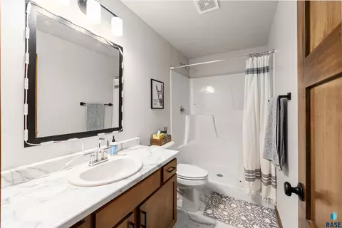 Bath - 2413 E Copalis Pl, Sioux Falls, SD 57108 photo 2 of 3
