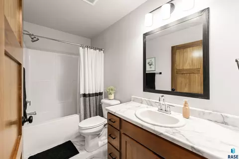 Bath - 2413 E Copalis Pl, Sioux Falls, SD 57108 photo 3 of 3