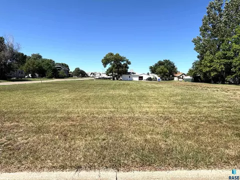 705 E 2nd Ave, Miller, SD 57362 photo 11