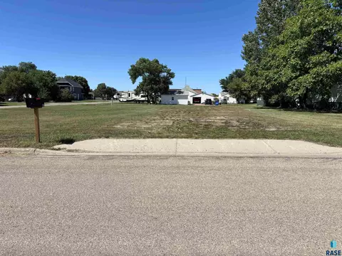 705 E 2nd Ave, Miller, SD 57362 photo 10