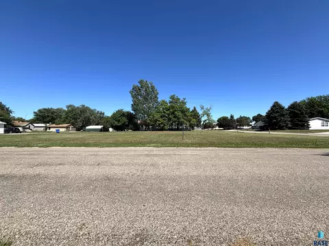 705 E 2nd Ave, Miller, SD 57362 photo 2