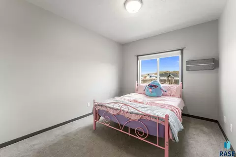 Bedroom - 1208 N Broken Bow Ave, Sioux Falls, SD 57103 photo 6 of 8