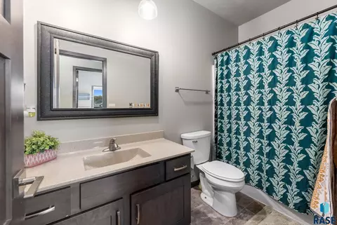 Bath - 1208 N Broken Bow Ave, Sioux Falls, SD 57103 photo 2 of 4