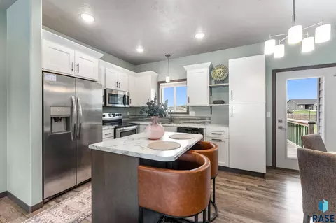 Kitchen - 1208 N Broken Bow Ave, Sioux Falls, SD 57103 photo 1 of 5