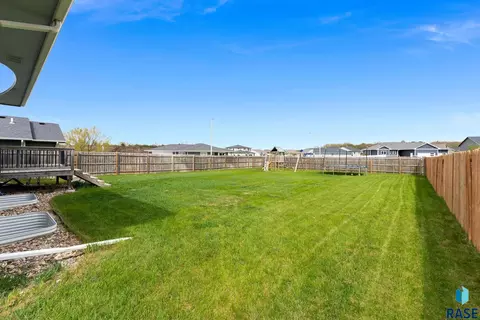 Exterior - 1208 N Broken Bow Ave, Sioux Falls, SD 57103 photo 13 of 13