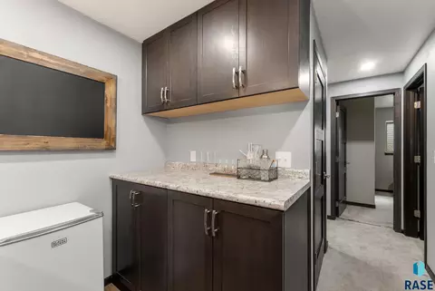 Entry Way - 1208 N Broken Bow Ave, Sioux Falls, SD 57103 photo 5 of 5