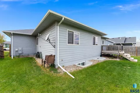 Exterior - 1208 N Broken Bow Ave, Sioux Falls, SD 57103 photo 6 of 13