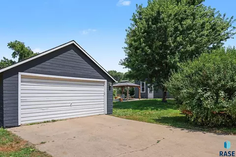 803 N Egan Ave, Madison, SD 57042 photo 24