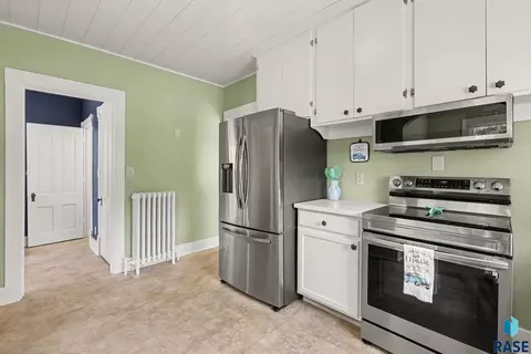 803 N Egan Ave, Madison, SD 57042 photo 5