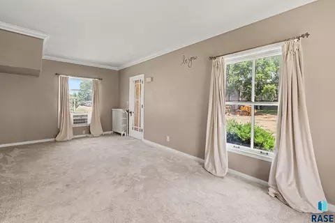 803 N Egan Ave, Madison, SD 57042 photo 11