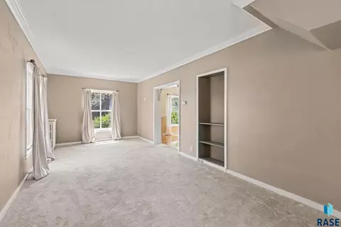 803 N Egan Ave, Madison, SD 57042 photo 12