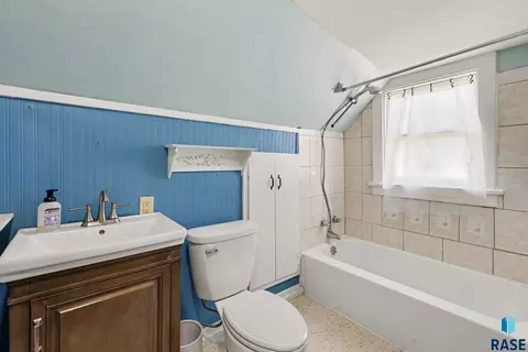 803 N Egan Ave, Madison, SD 57042 photo 20