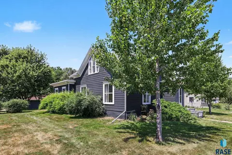 803 N Egan Ave, Madison, SD 57042 photo 3