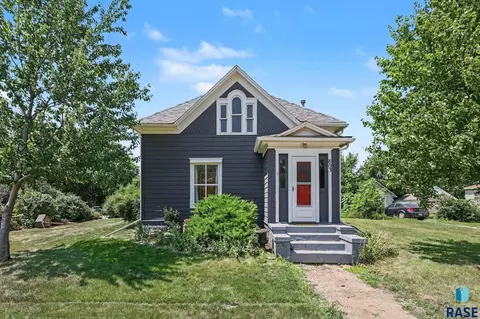 803 N Egan Ave, Madison, SD 57042 photo 2