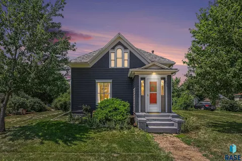803 N Egan Ave, Madison, SD 57042 photo 1