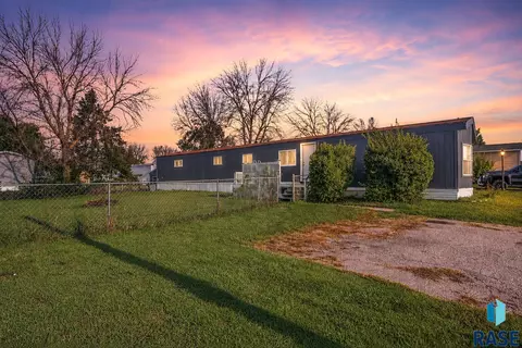 505 N Eagle Pl, Sioux Falls, SD 57107