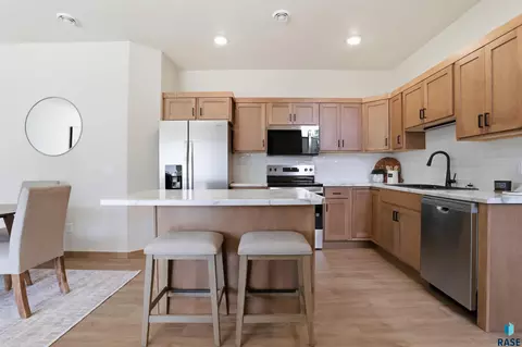 Kitchen - 8015 E Tencate Pl, Sioux Falls, SD 57110 photo 2 of 4