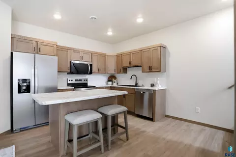 Kitchen - 8015 E Tencate Pl, Sioux Falls, SD 57110 photo 1 of 4