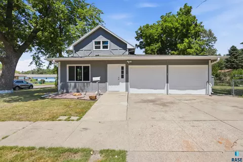 2104 E Russell St, Sioux Falls, SD 57103 photo 2