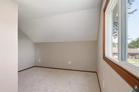 2104 E Russell St, Sioux Falls, SD 57103 photo 16