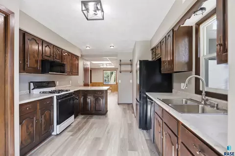 2104 E Russell St, Sioux Falls, SD 57103 photo 12