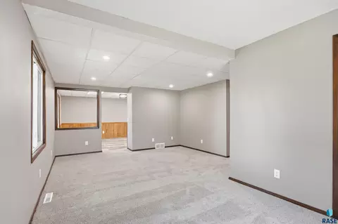 2104 E Russell St, Sioux Falls, SD 57103 photo 5