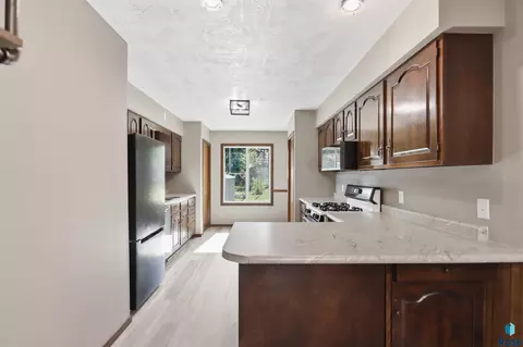 2104 E Russell St, Sioux Falls, SD 57103 photo 9