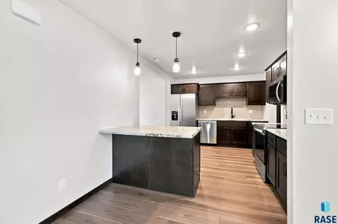 Kitchen - 3917 E Iron Bridge Pl, Sioux Falls, SD 57108 photo 3 of 3
