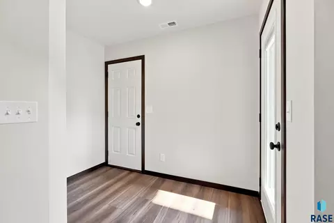 Entry Way - 3917 E Iron Bridge Pl, Sioux Falls, SD 57108 photo 2 of 2