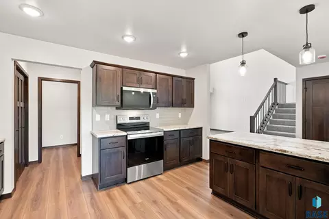 Kitchen - 3917 E Iron Bridge Pl, Sioux Falls, SD 57108 photo 2 of 3