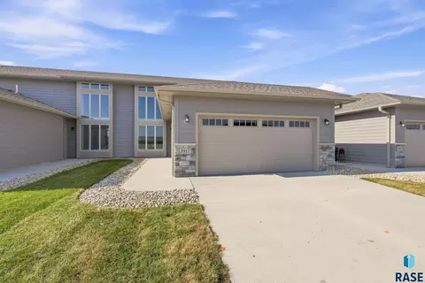 Exterior - 3917 E Iron Bridge Pl, Sioux Falls, SD 57108 photo 2 of 3