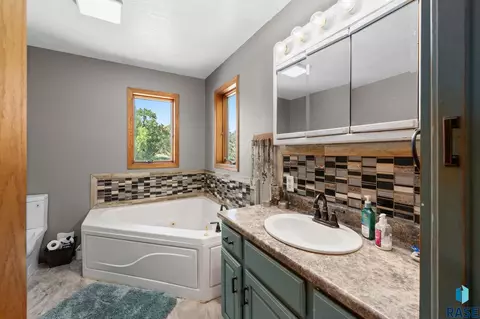 Bath - 29001 486th Ave, Fairview, SD 57027 photo 1 of 3