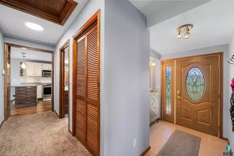 Entry Way - 48246 264th St, Brandon, SD 57005 photo 2 of 3