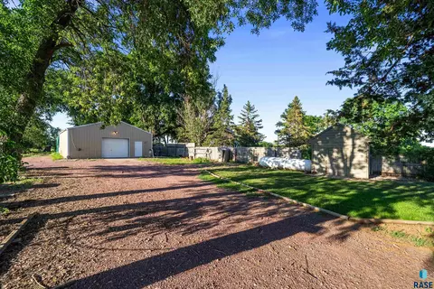 Exterior - 48246 264th St, Brandon, SD 57005 photo 4 of 9