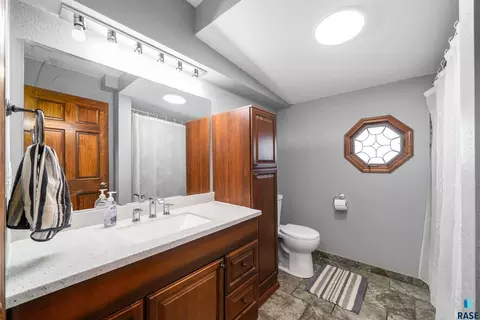 Bath - 48246 264th St, Brandon, SD 57005 photo 1 of 1