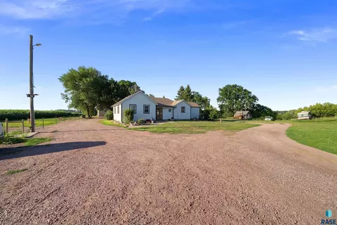 Exterior - 48246 264th St, Brandon, SD 57005 photo 6 of 9