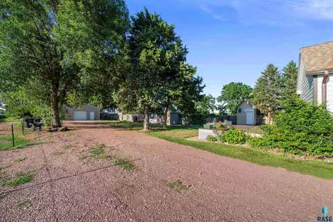 Exterior - 48246 264th St, Brandon, SD 57005 photo 5 of 9