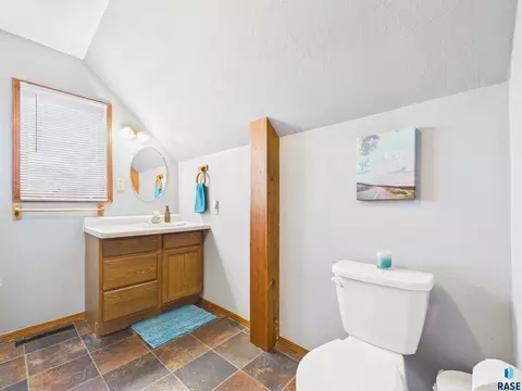 Bath - 43116 230 St, Howard, SD 57349 photo 2 of 3
