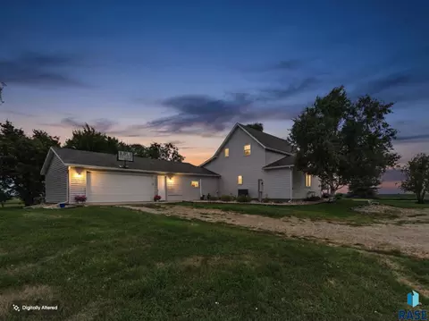 Exterior - 43116 230 St, Howard, SD 57349 photo 8 of 8