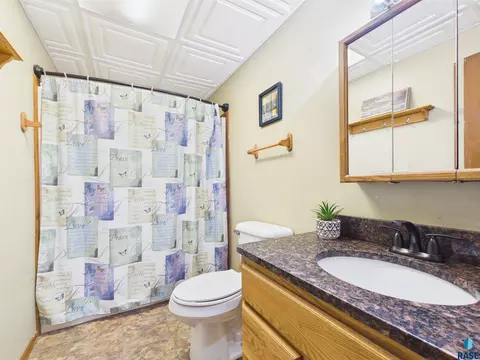 Bath - 43116 230 St, Howard, SD 57349 photo 1 of 3