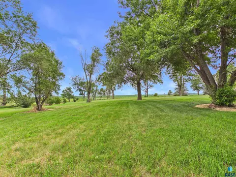 Exterior - 43116 230 St, Howard, SD 57349 photo 7 of 8