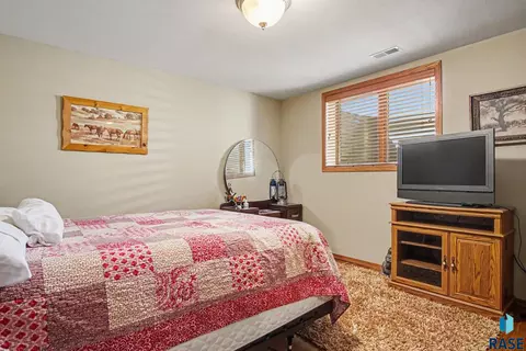 Bedroom - 25558 472nd Ave, Renner, SD 57055 photo 2 of 8