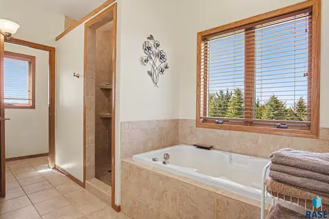 Bath - 25558 472nd Ave, Renner, SD 57055 photo 2 of 3