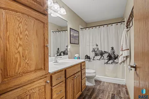 Bath - 25558 472nd Ave, Renner, SD 57055 photo 1 of 3