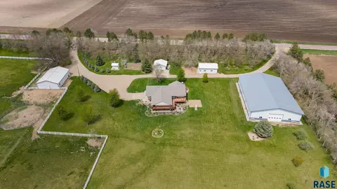 48349 276th St, Canton, SD 57013 photo 2