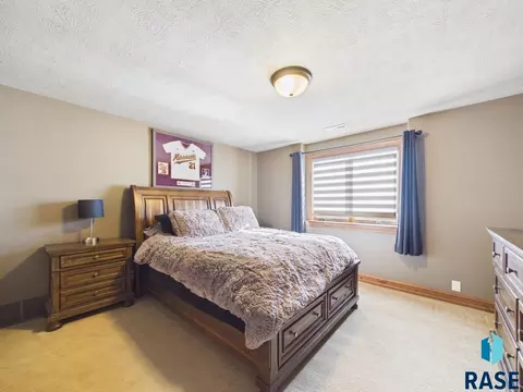 Bedroom - E 77th St, Sioux Falls, SD 57108 photo 3 of 4